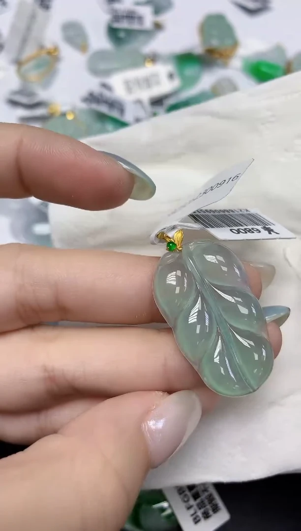 翡翠18K金镶嵌颈饰天然缅甸翡翠A货