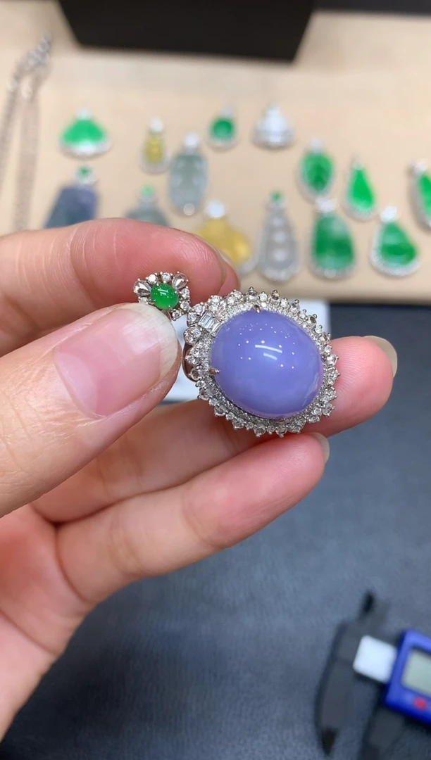 颈饰18K金镶嵌翡翠蛋面【无服务费