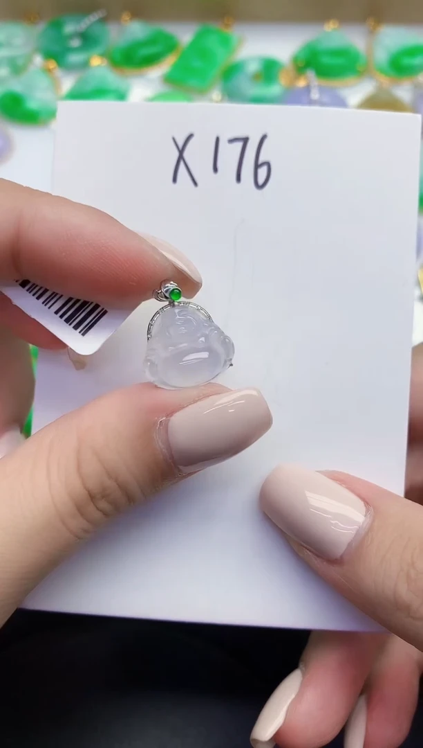 颈饰18K金镶嵌翡翠缅甸天然翡翠A货
