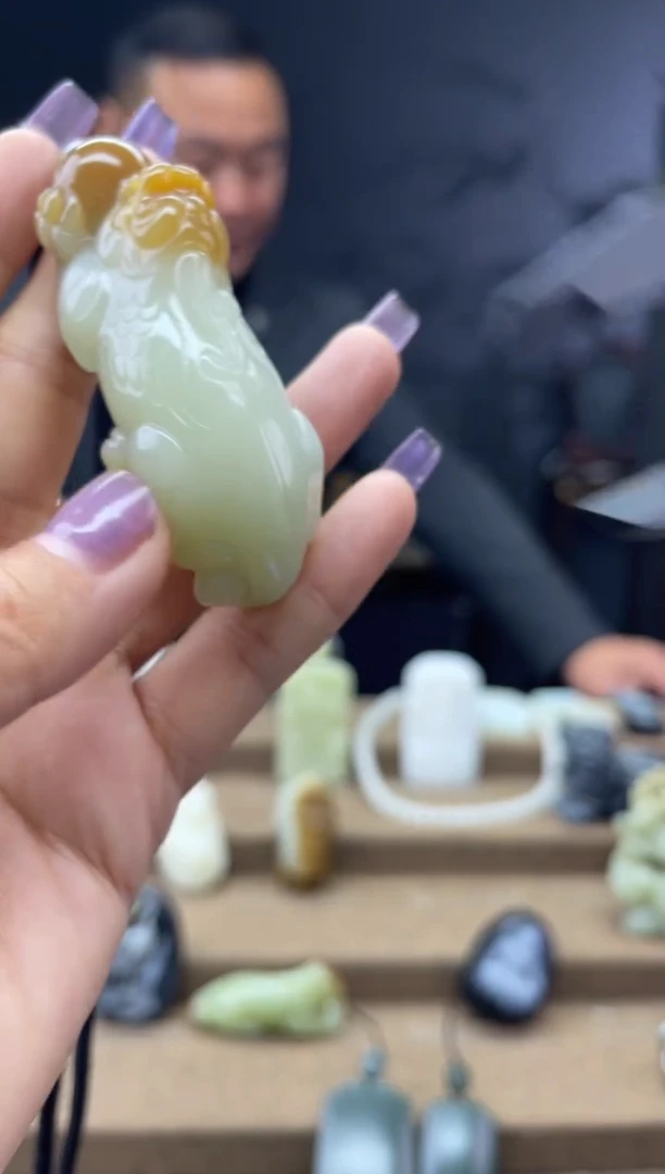 颈饰未镶嵌和田玉1