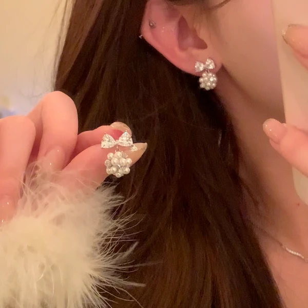 铜合金仿珍珠耳饰 春夏闪锆蝴蝶结花团珠珠耳环女百搭耳针耳饰