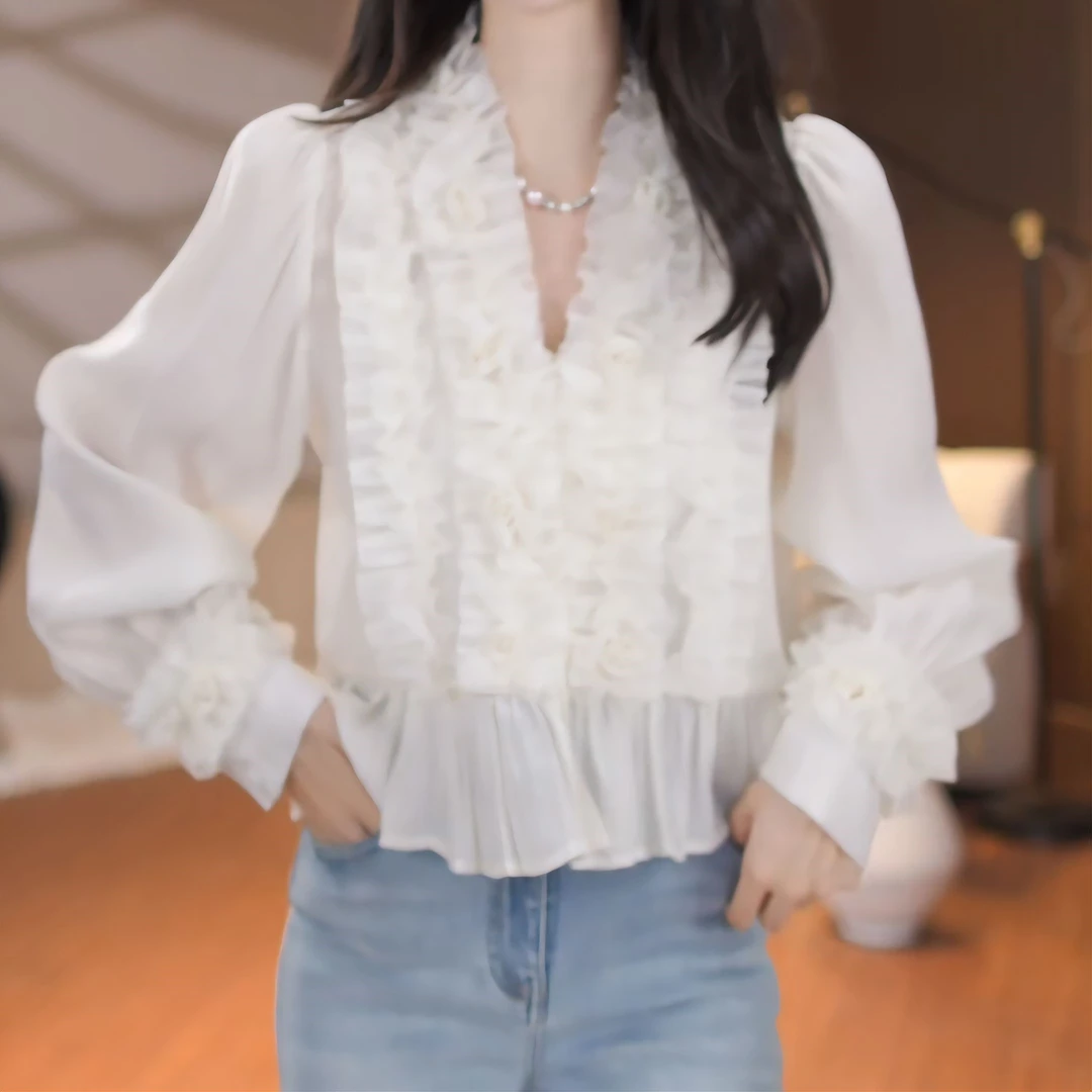 2025春季新款时尚韩系甜美设计感绣花云朵长袖法式小衫LK2501770