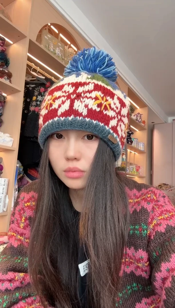 羊毛红色雪花帽