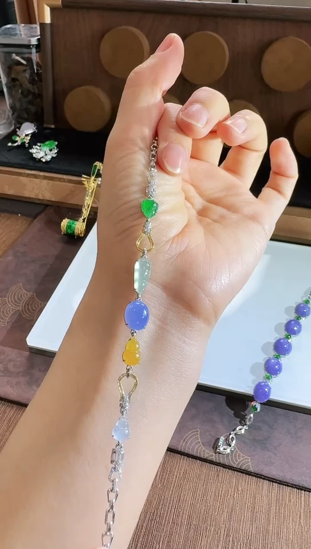 18K金镶嵌手链翡翠手链