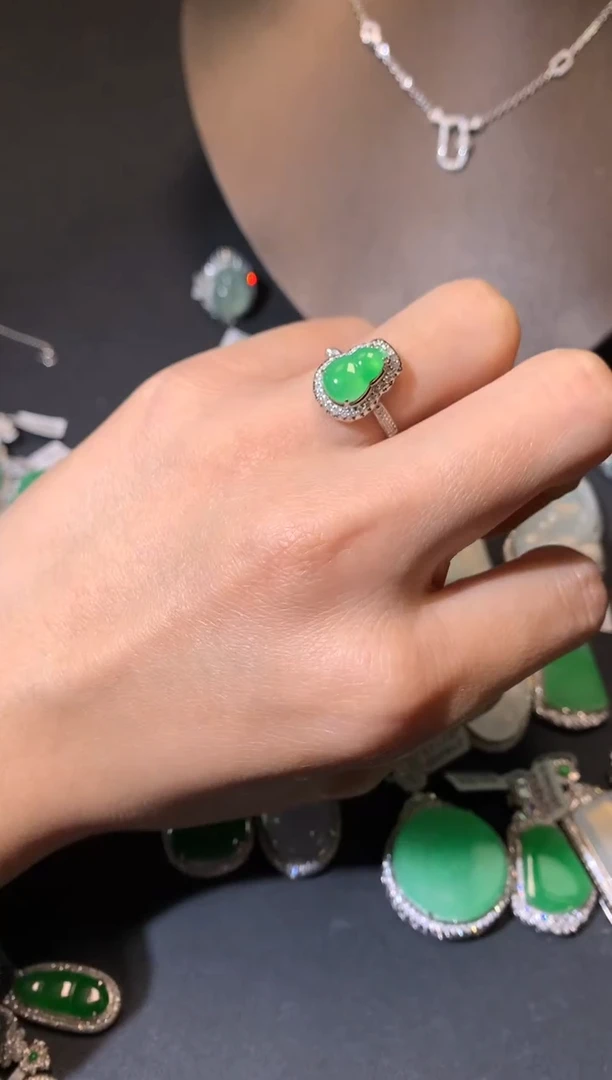 【闪购商品】翡翠吊坠(不含链)18K金镶嵌戒指