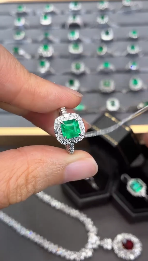 18K金镶嵌戒指祖母绿【闪购】1.26ct/七天鉴赏/极光绿