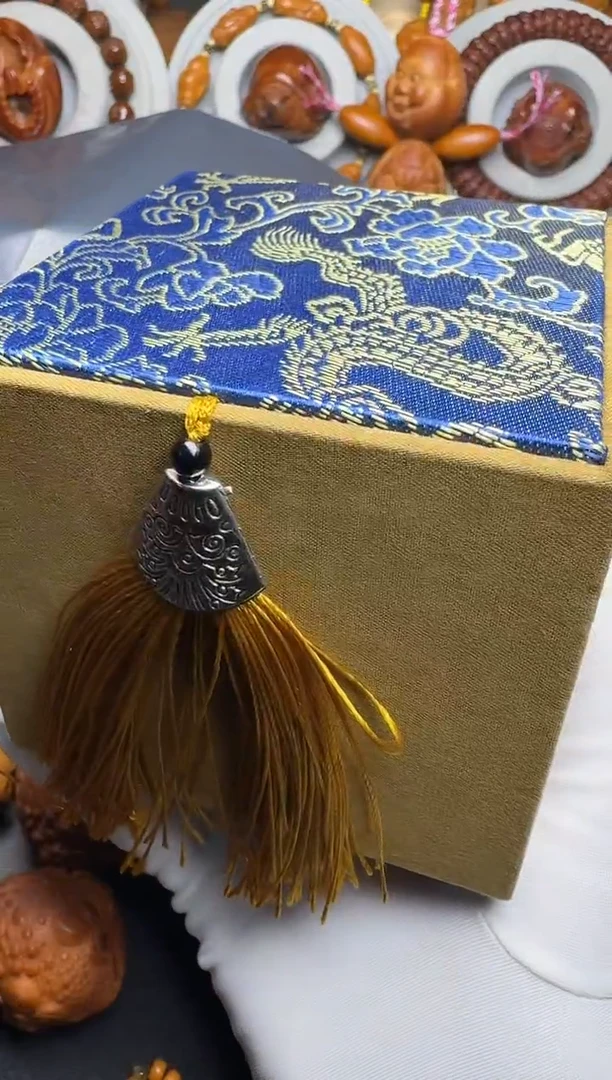 手串橄榄核盲某盒