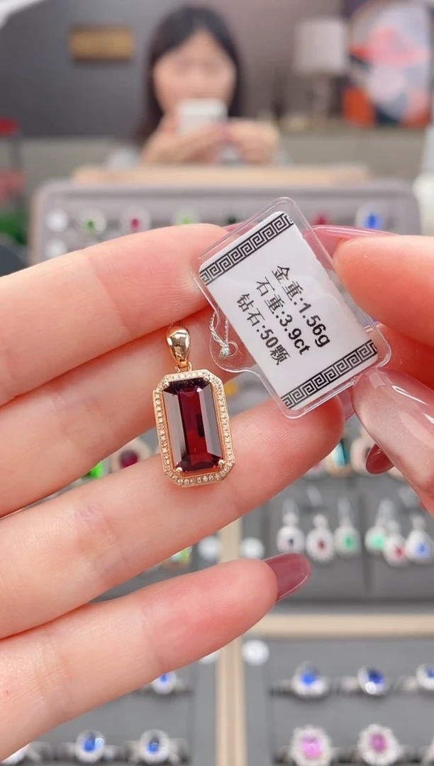 18K金镶嵌颈饰碧玺3.9