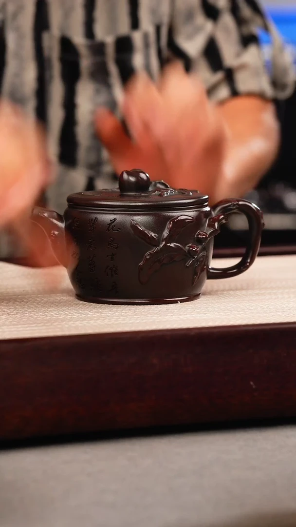 茶壶紫砂铁血红砂 寿桃钮汉瓦 刻绘