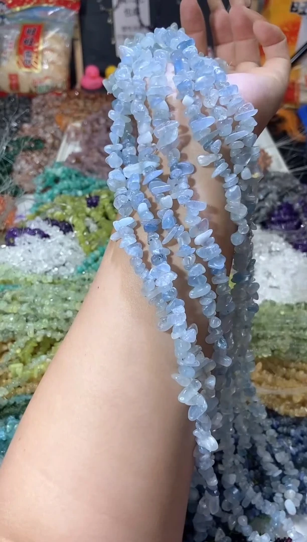 水晶珠宝半成品未镶嵌蓝天白云