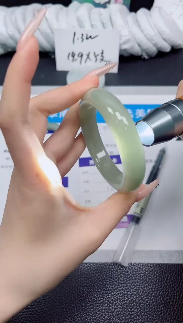 石英质玉手镯未镶嵌153-56