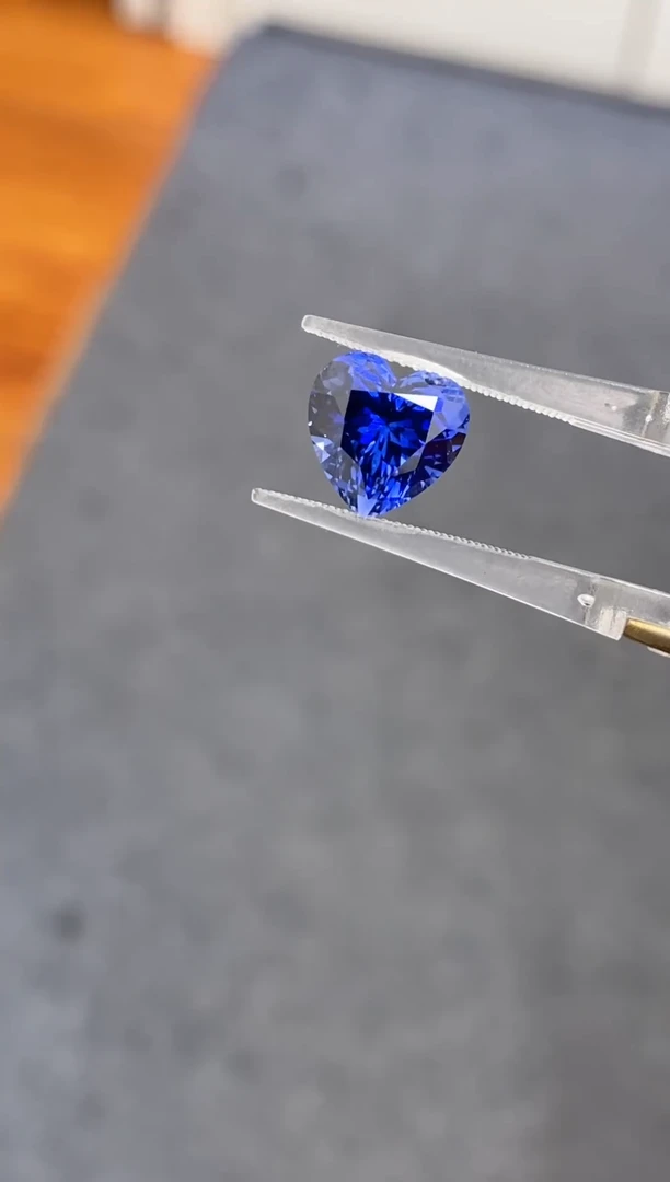 【闪购商品】合成（培育）长石裸石未镶嵌心形培育皇家蓝10mm 5.09ct