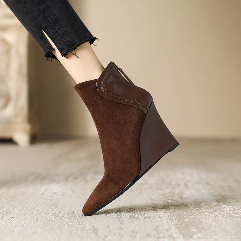 复古棕色坡跟短靴女法式气质尖头后拉链磨砂秋冬超高跟鞋时装靴子