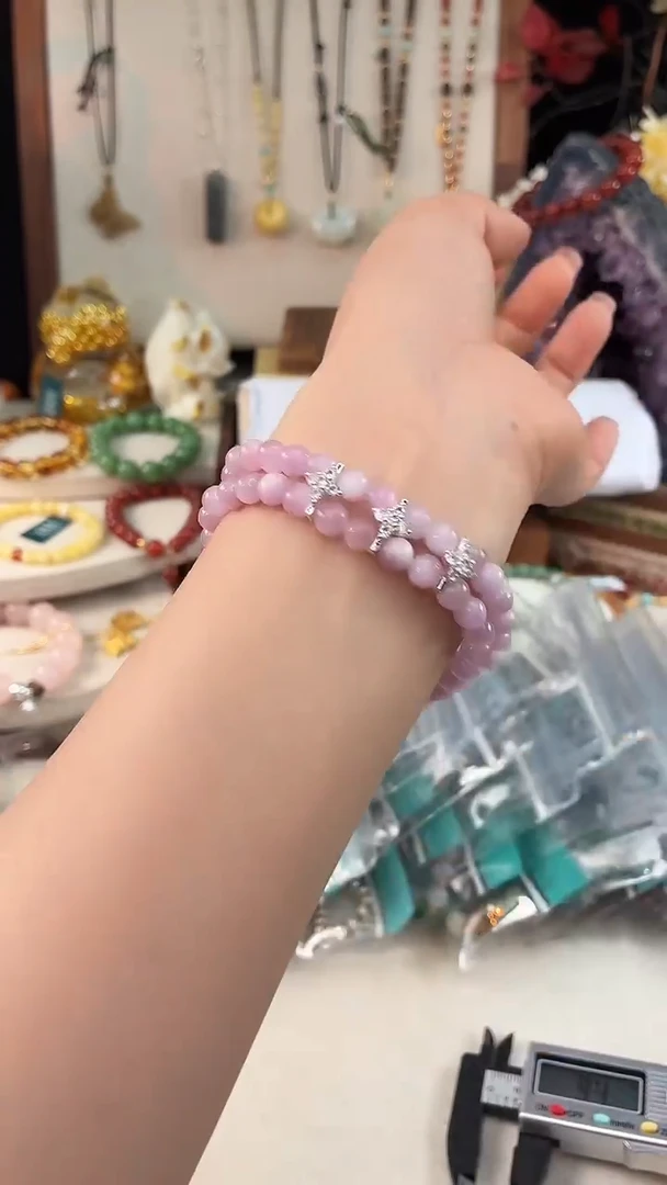 未镶嵌锂辉石1@@I0121L020330