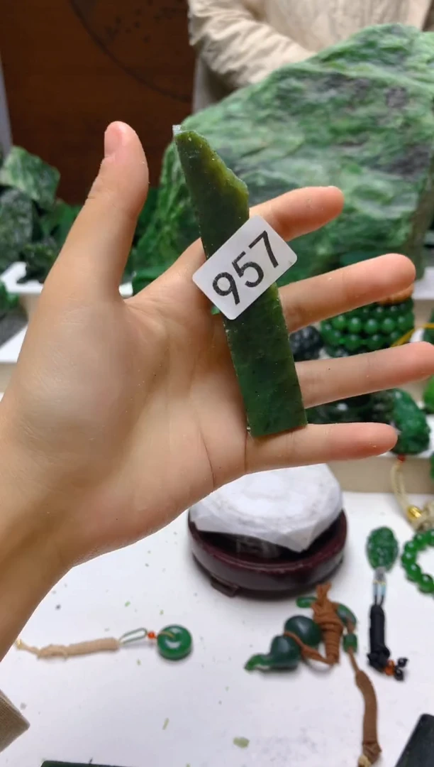 未镶嵌和田玉（碧玉）珠宝半成品1
