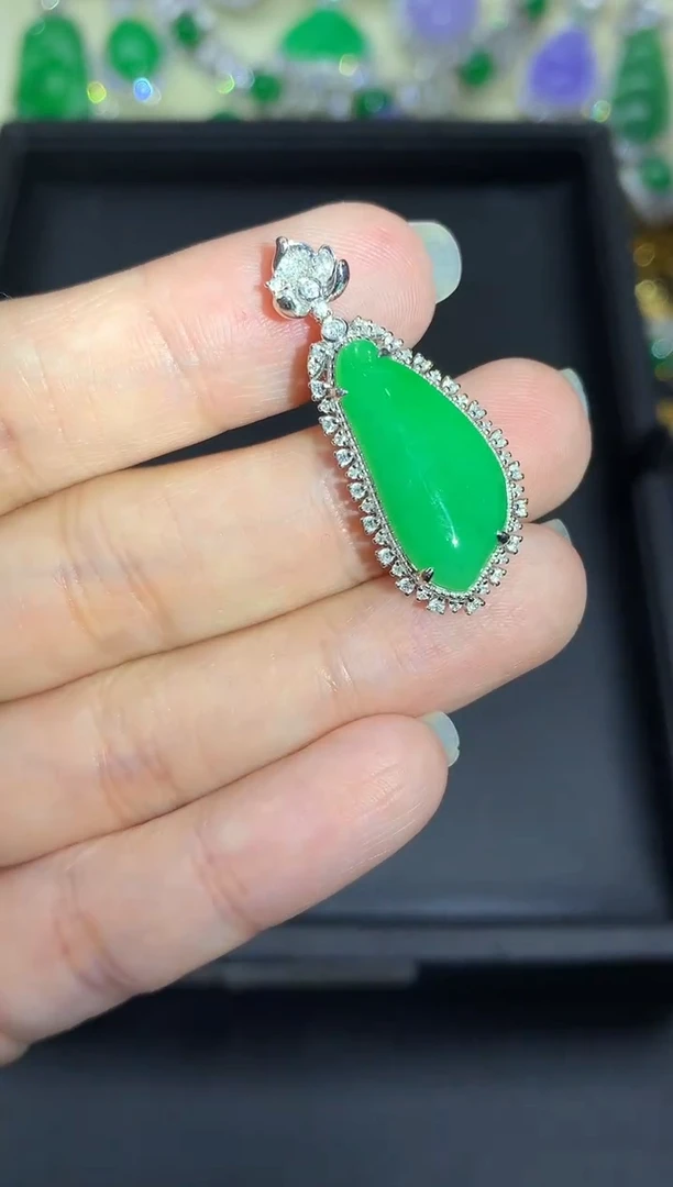 颈饰18K金镶嵌翡翠586-中国好珍宝