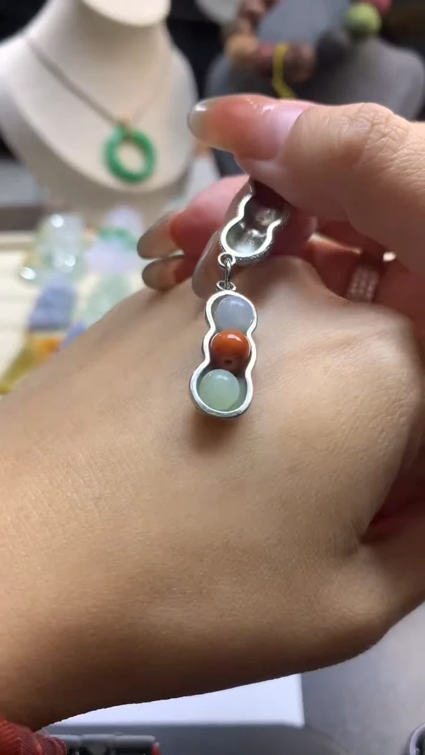 【闪购商品】翡翠颈饰银S925镶嵌翡翠