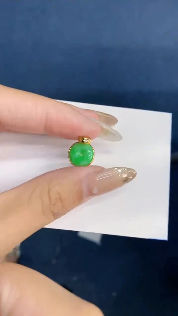 翡翠未镶嵌颈饰           11