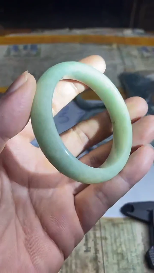 未镶嵌手镯翡翠手镯