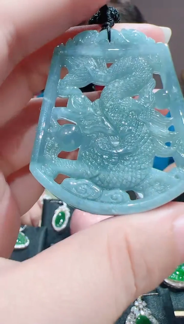 翡翠未镶嵌颈饰52452248946516416541