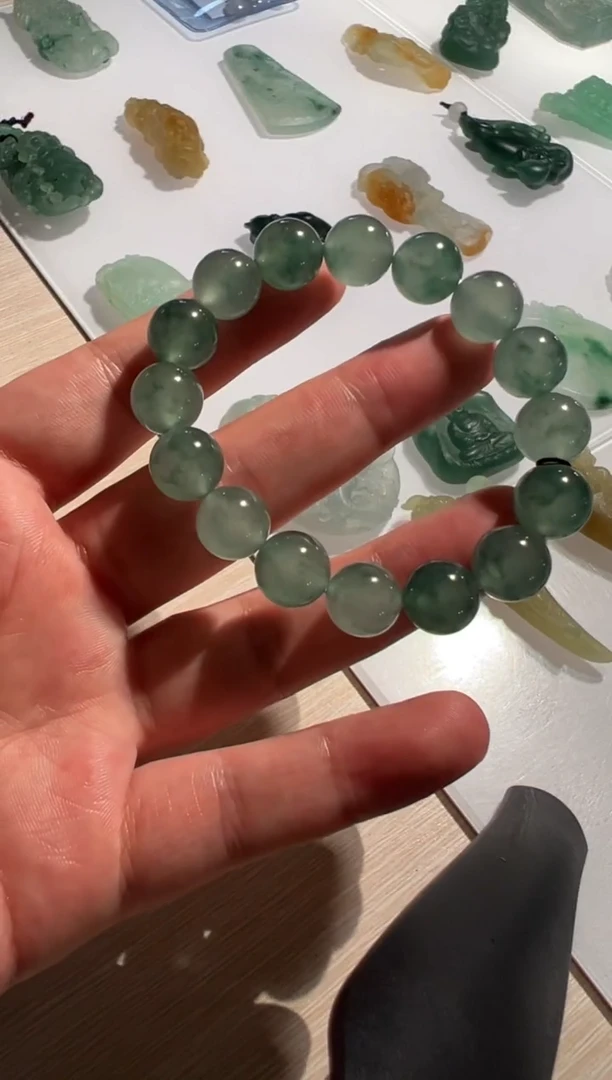 定制翡翠未镶嵌手串