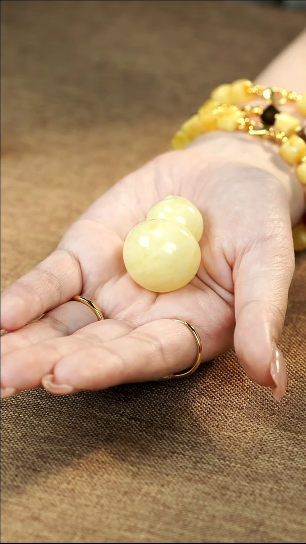 裸石琥珀未镶嵌白蜡葫芦