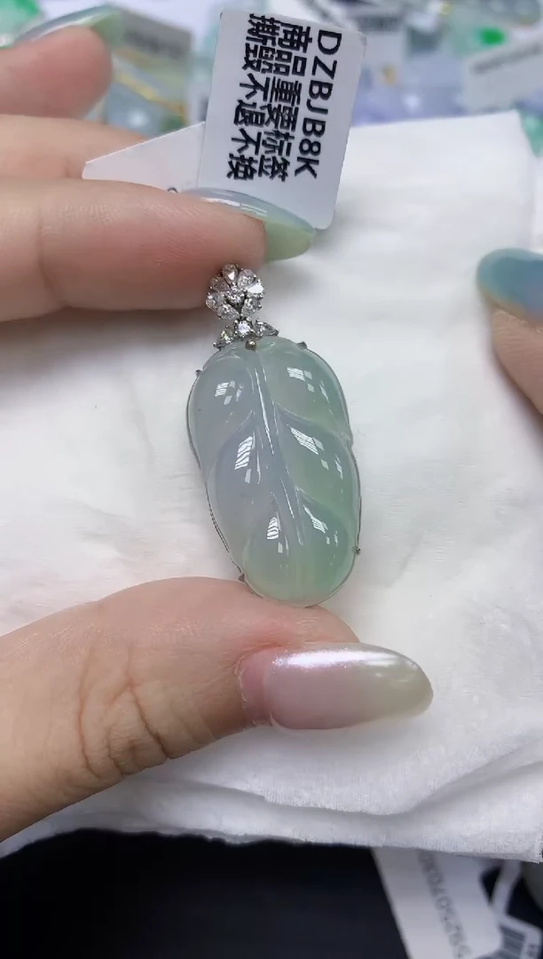 翡翠18K金镶嵌颈饰天然缅甸翡翠A货