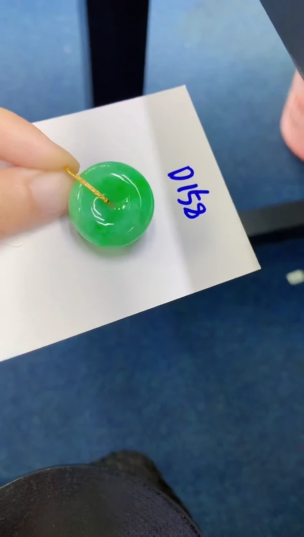 翡翠18K金镶嵌颈饰000000000