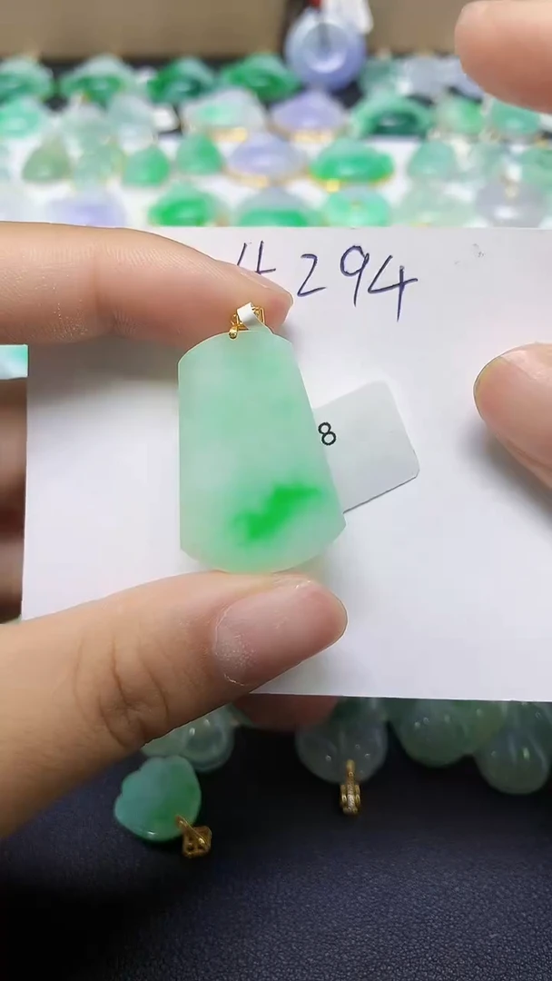 翡翠18K金镶嵌颈饰 天然缅甸翡翠A货