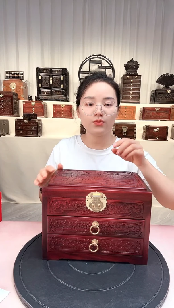 紫檀木类成套家具莲年有余
