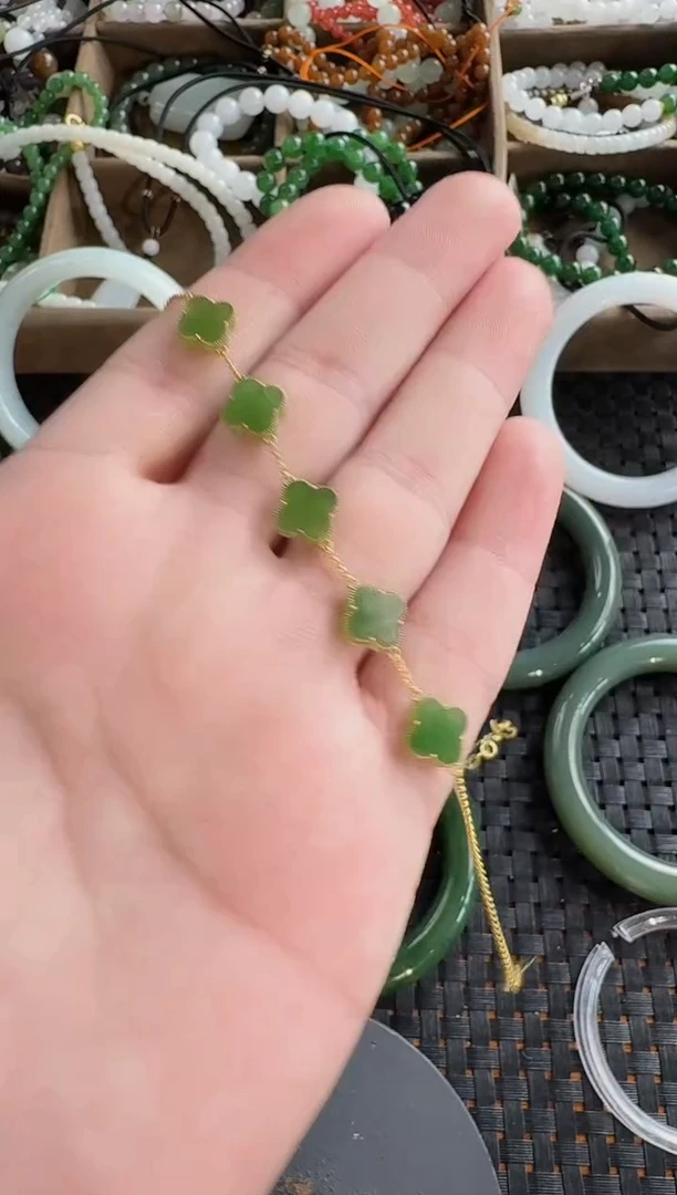 和田玉未镶嵌颈饰四叶草手链