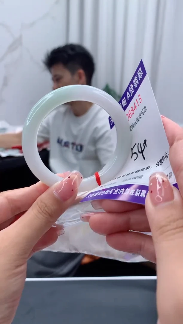 未镶嵌手镯翡翠有纹，完美者勿拍