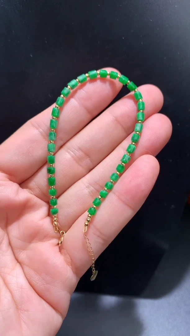 颈饰18K金镶嵌翡翠手链