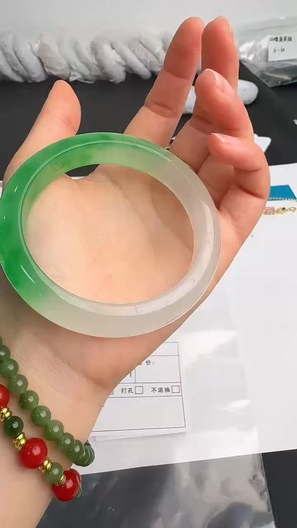 未镶嵌手镯石英质玉076