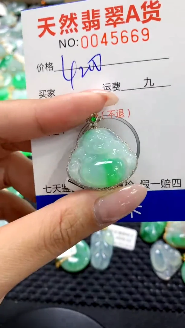 翡翠18K金镶嵌颈饰1111111111111111