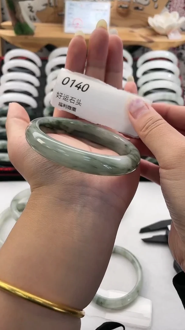 未镶嵌手镯石英质玉0140