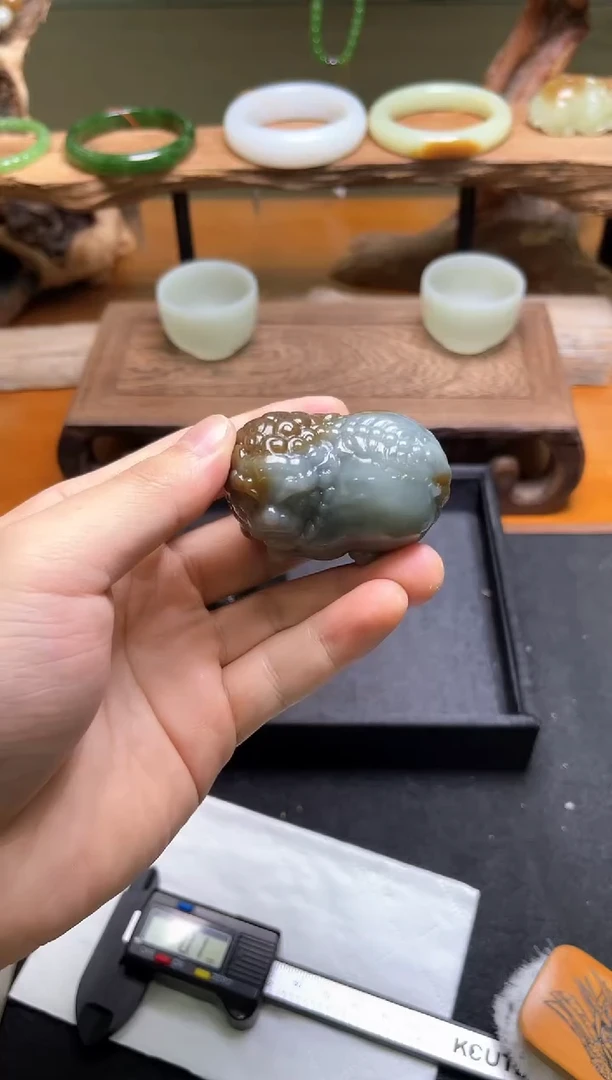 未镶嵌和田玉把件若羌三色 狮子