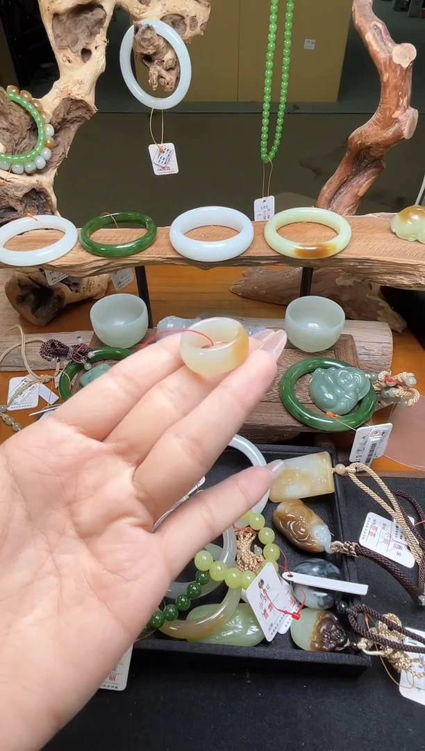 未镶嵌戒圈和田玉且末金山糖白 18圈 9011362
