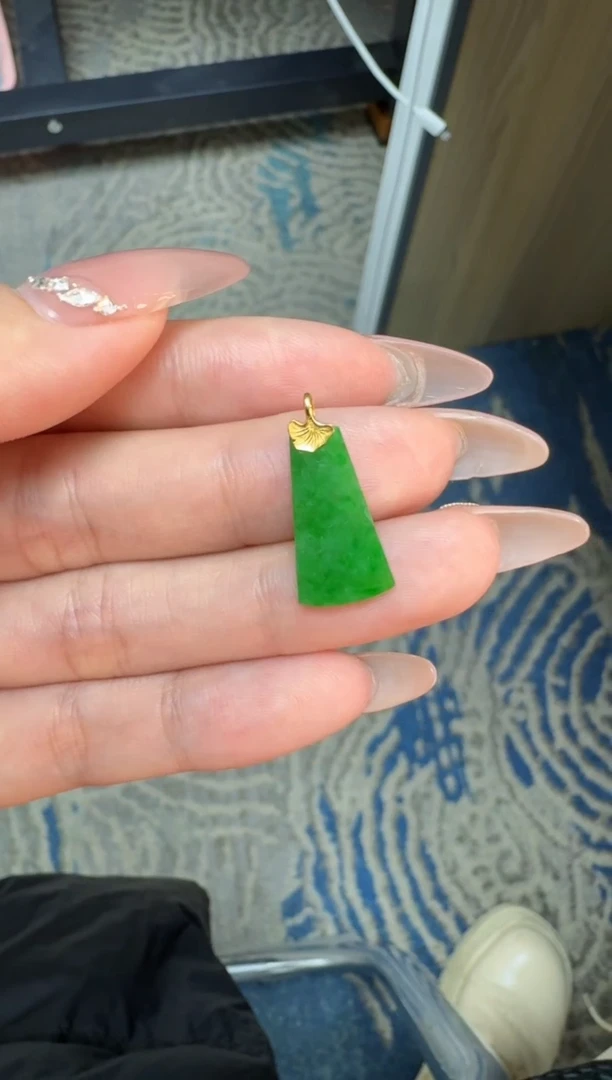【闪购商品】翡翠颈饰18K金镶嵌缅甸翡翠A货吊坠