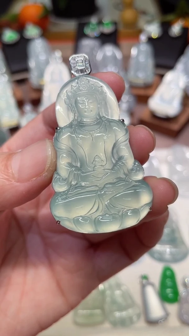 颈饰18K金镶嵌翡翠度母观音57.6/31.2/10