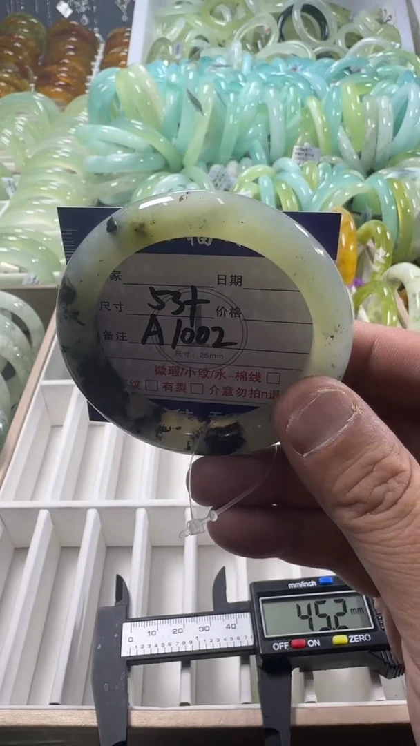 未镶嵌蛇纹石玉手镯1