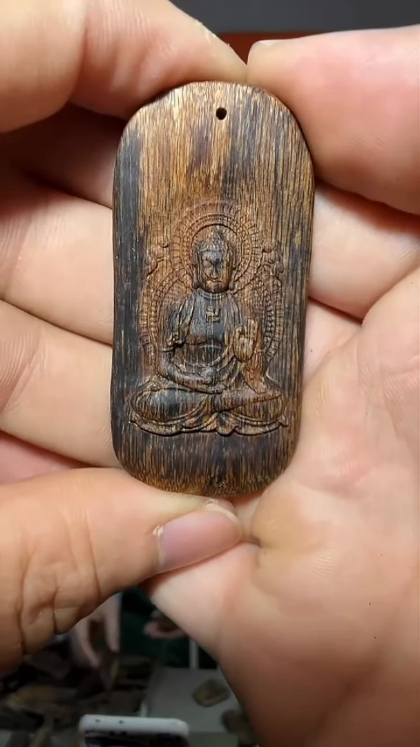 沉香吊坠136号红土双面雕猪多样性发一