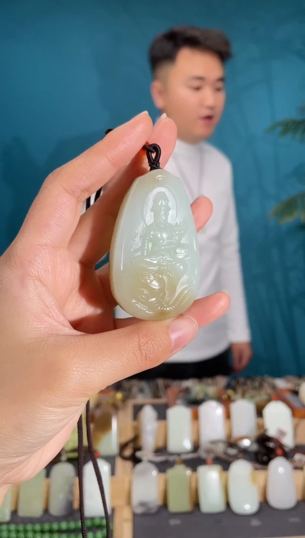 颈饰未镶嵌和田玉1