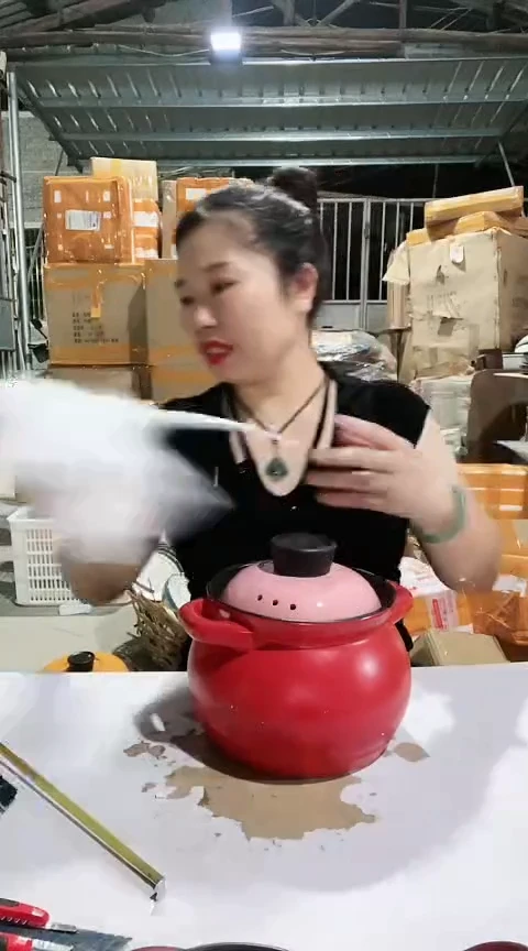 3342大瑕疵红色大肚锅、