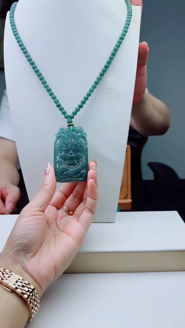 颈饰未镶嵌翡翠多样性发其一