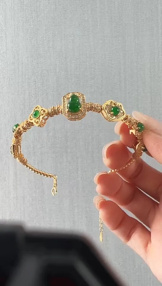 颈饰未镶嵌翡翠手串