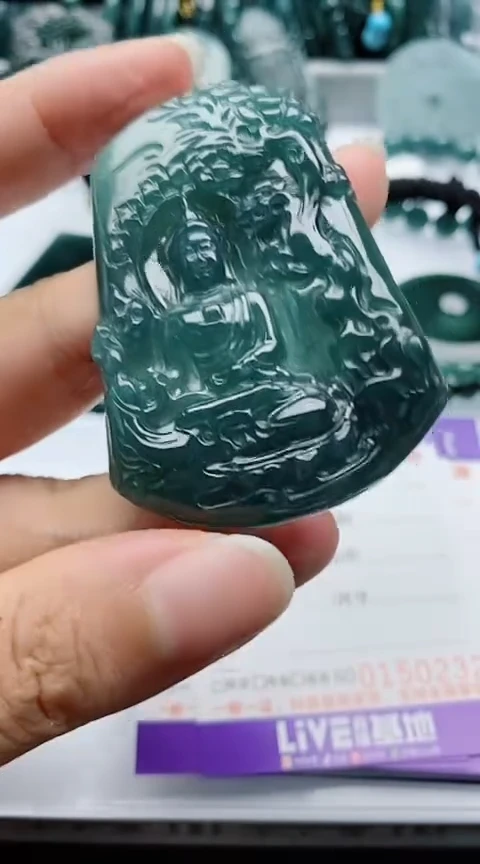 翡翠未镶嵌颈饰