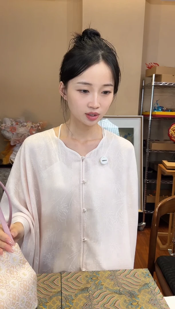 刺绣T****）罗衣均码 100桑蚕丝