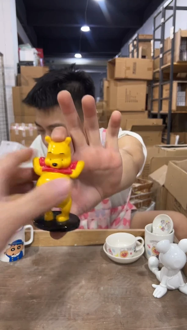 瓷片大肚子维尼小摆件 树脂