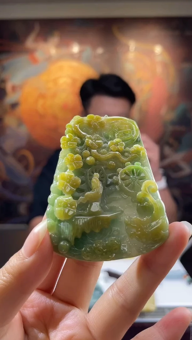 翡翠未镶嵌颈饰多样性发其一